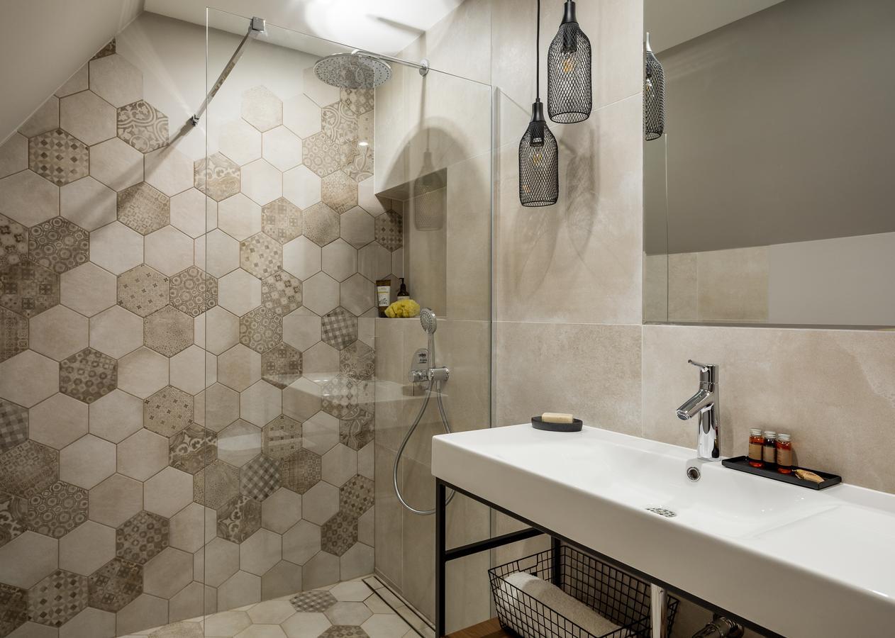 Biala Owca Bed and Breakfast Zakopane Exteriör bild Bathroom with shower enclosure