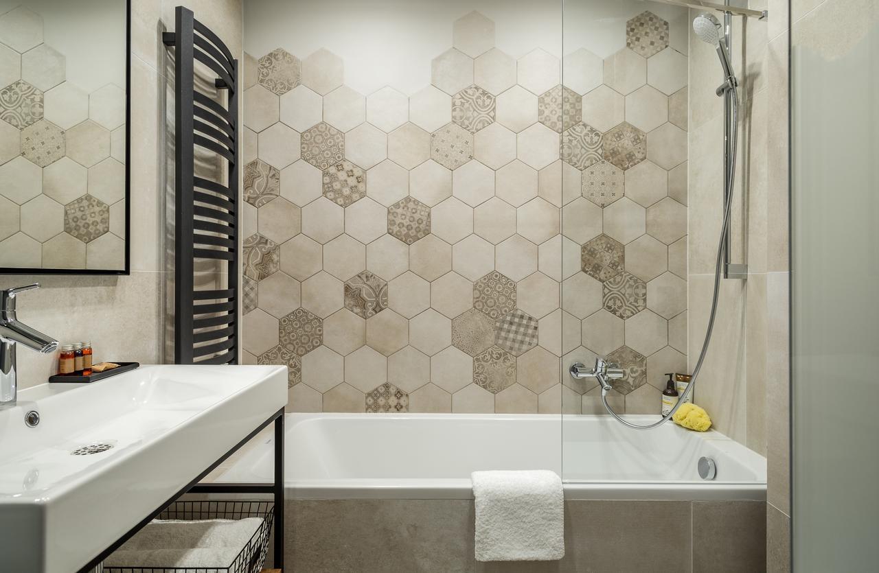 Biala Owca Bed and Breakfast Zakopane Exteriör bild Bathroom with shower and bath