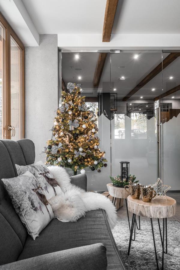 Biala Owca Bed and Breakfast Zakopane Exteriör bild A Christmas tree in a living room